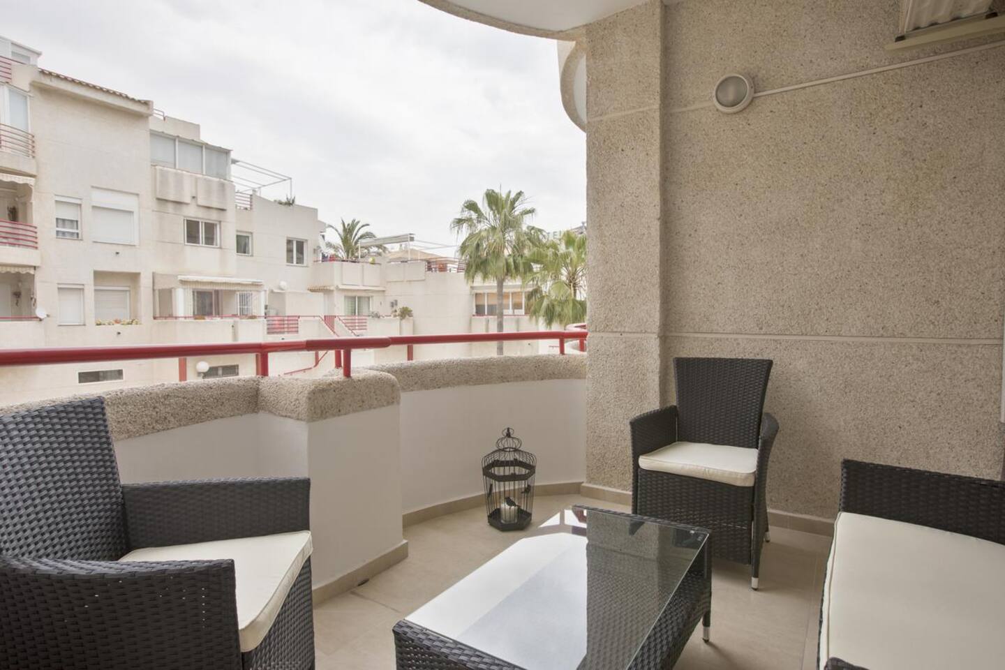 Apartamento de 2 habitaciones en Albir para alquiler a largo plazo
