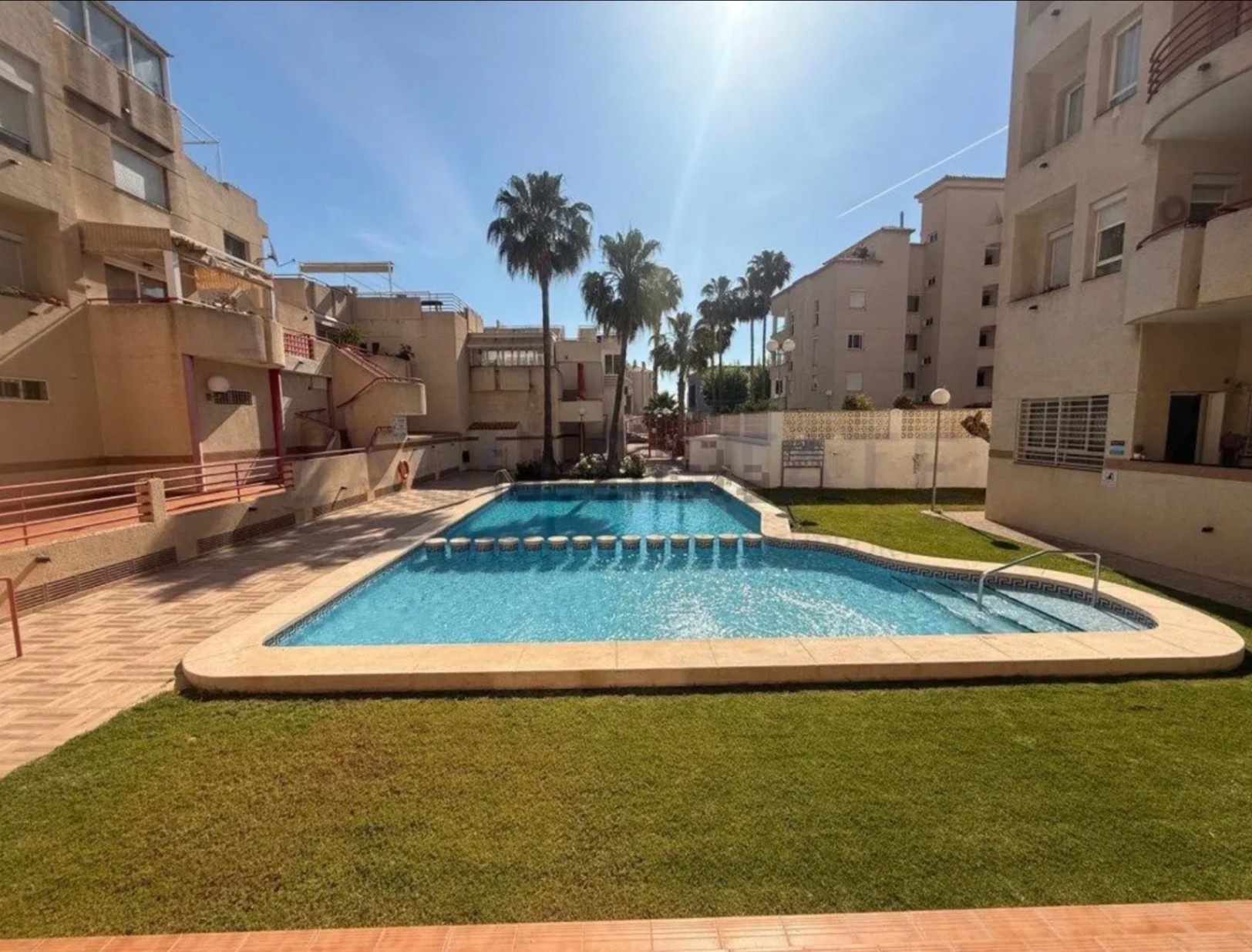 Apartamento de 2 habitaciones en Albir para alquiler a largo plazo