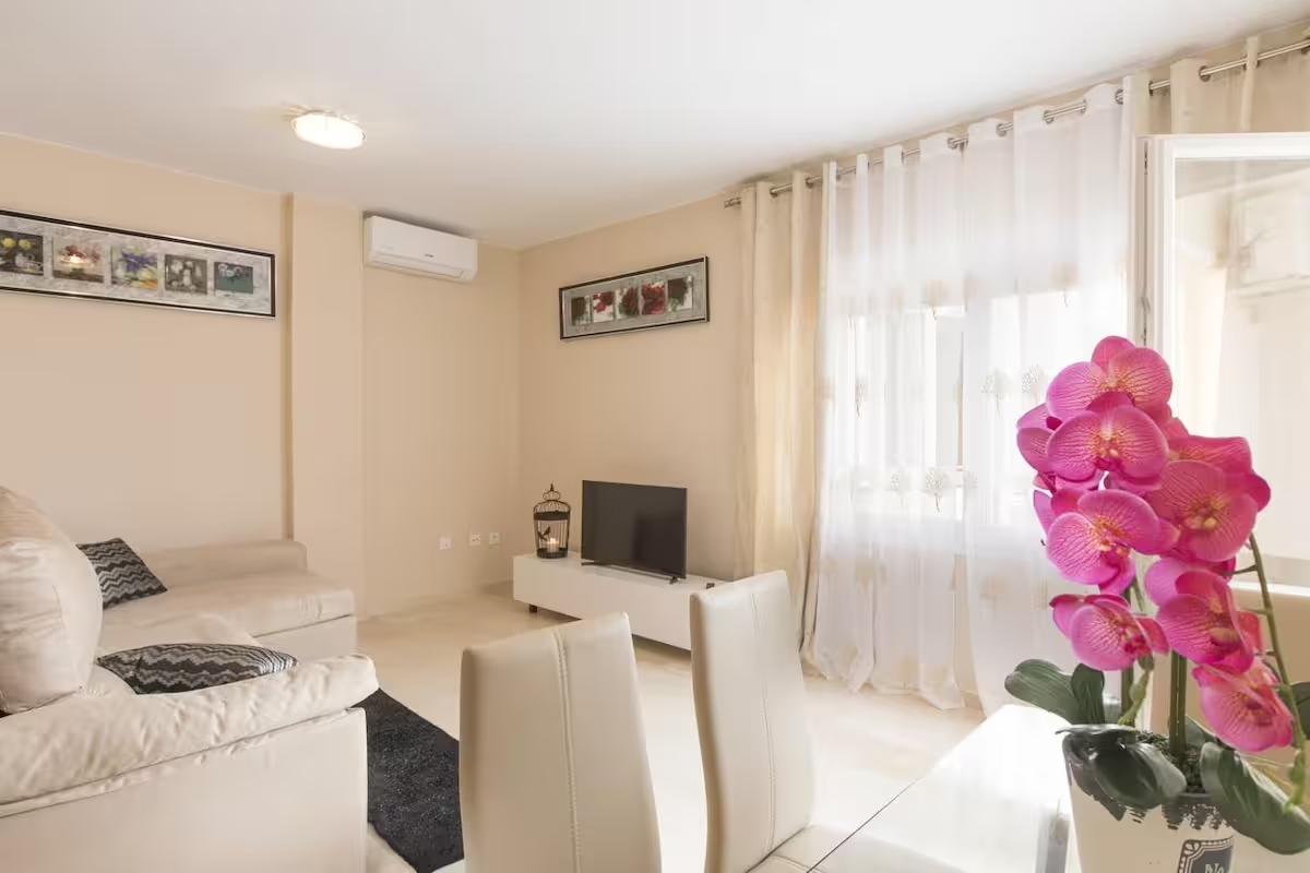 Apartamento de 2 habitaciones en Albir para alquiler a largo plazo