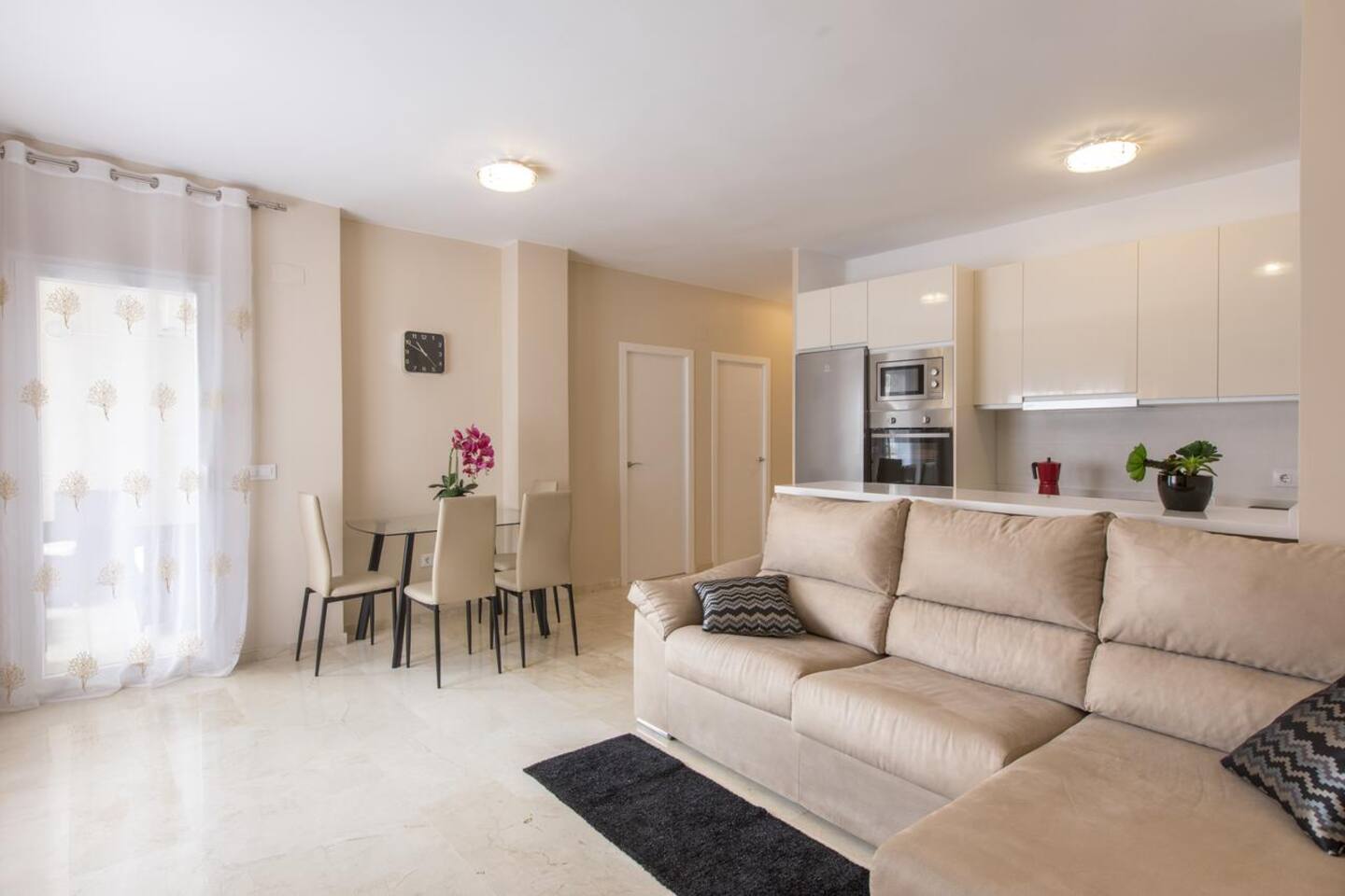 LA-127 - Zwei-Zimmer-Wohnung in Albir zur langfristigen Vermietung