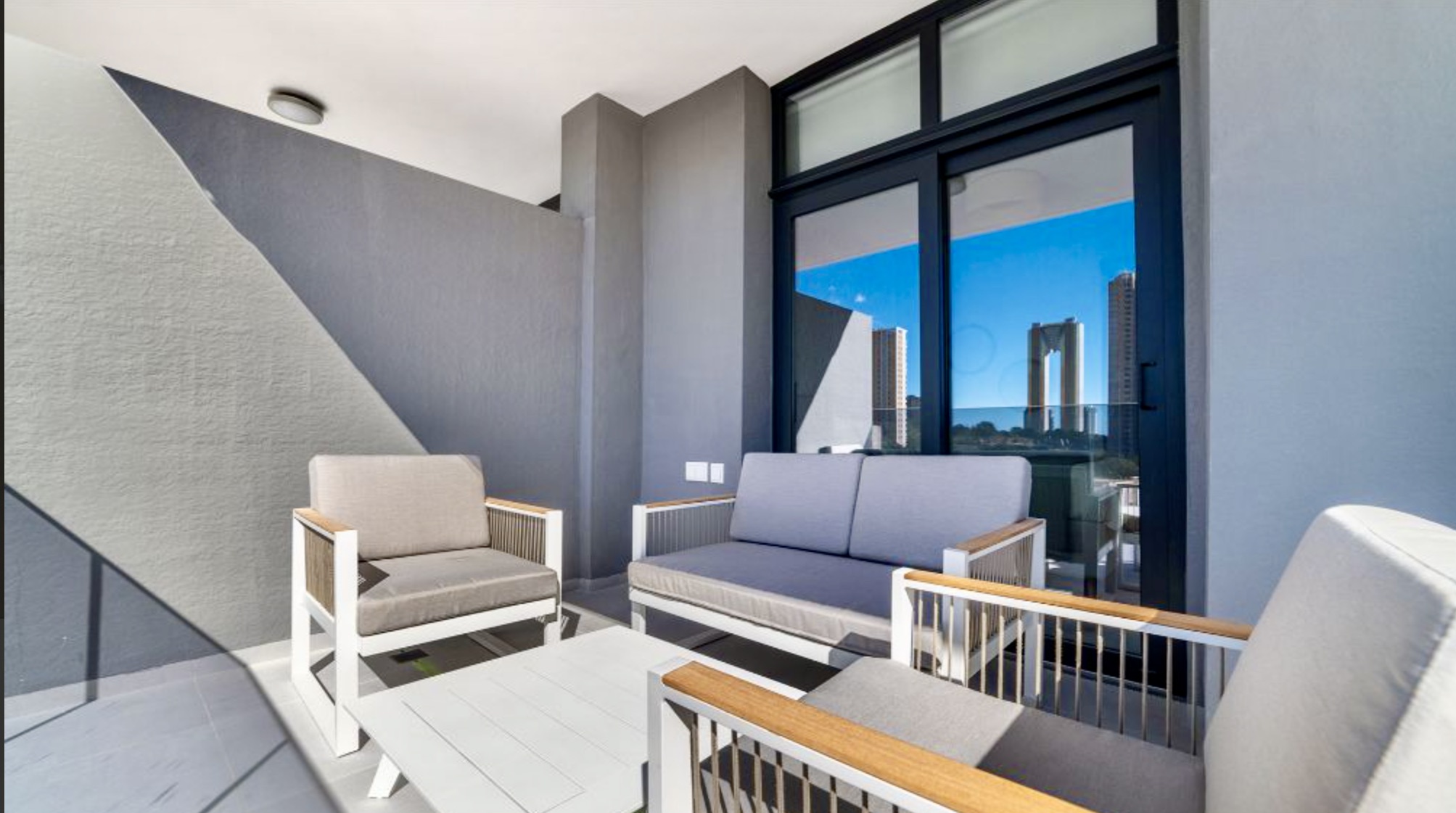Apartment for sale with 2 bedrooms in Benidorm, Alicante