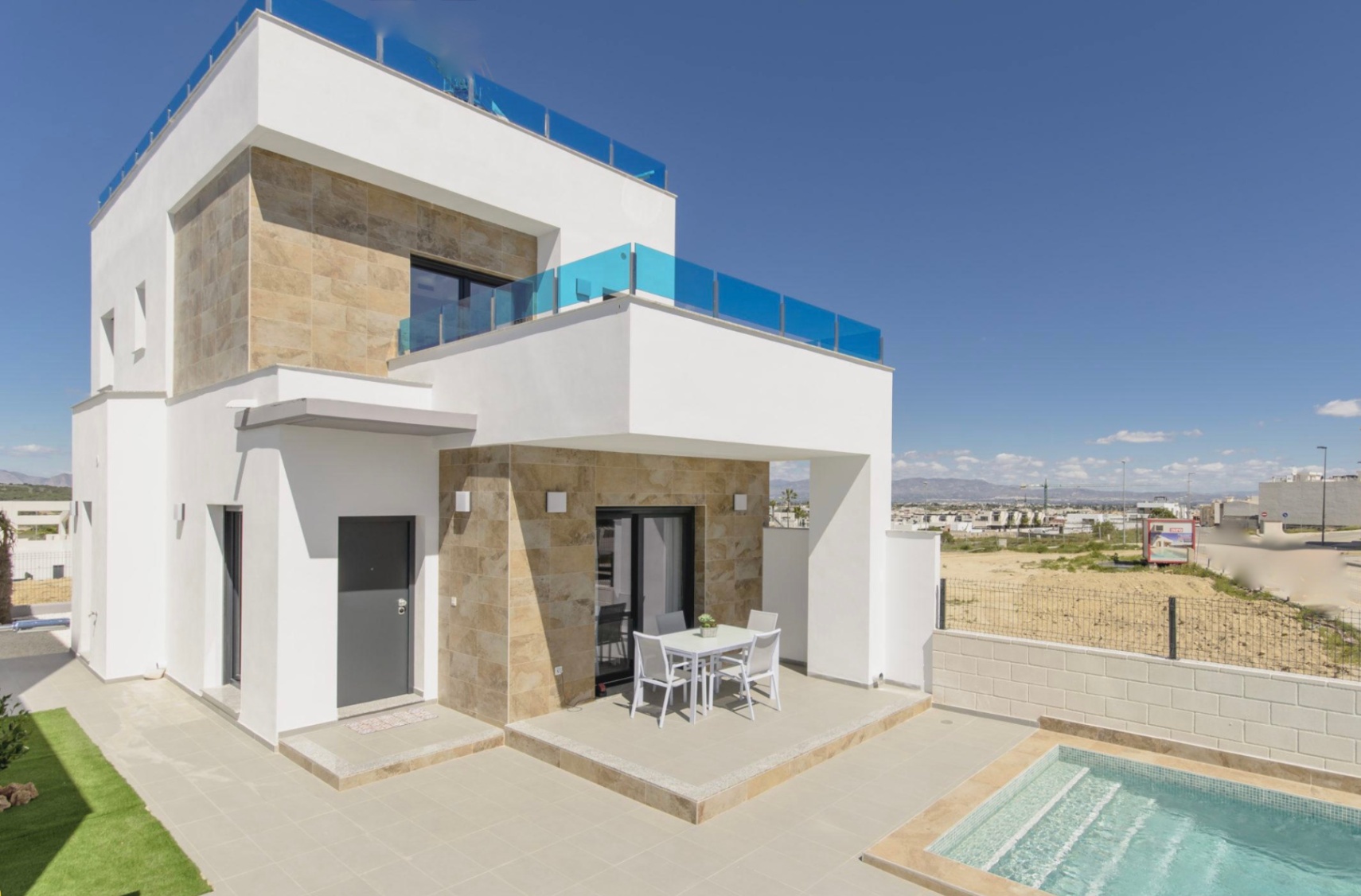 LK-125 - Chalet de obra nueva en Polop con 3 dormitorios y piscina privada