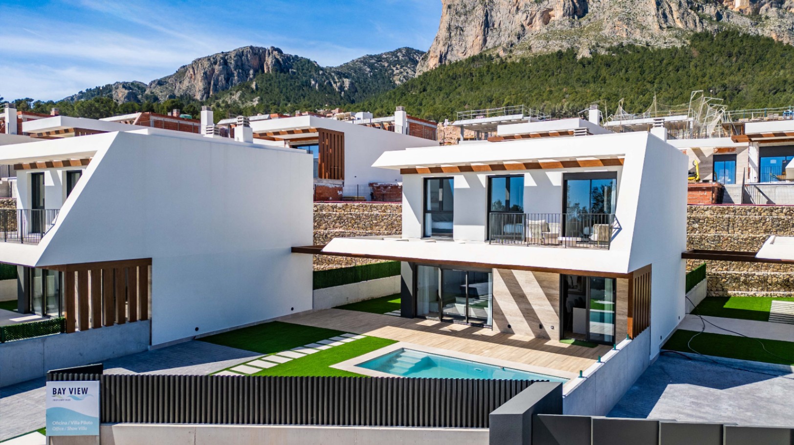 Chalet en Polop: 3 dormitorios, piscina privada y jardín