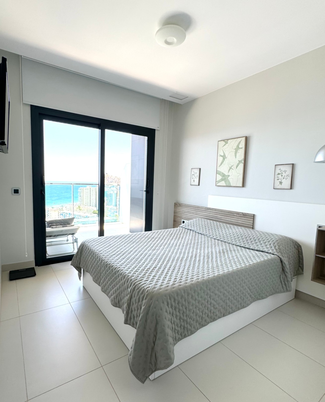 Apartamento de 2 dormitorios en alquiler en Benidorm, Alicante.