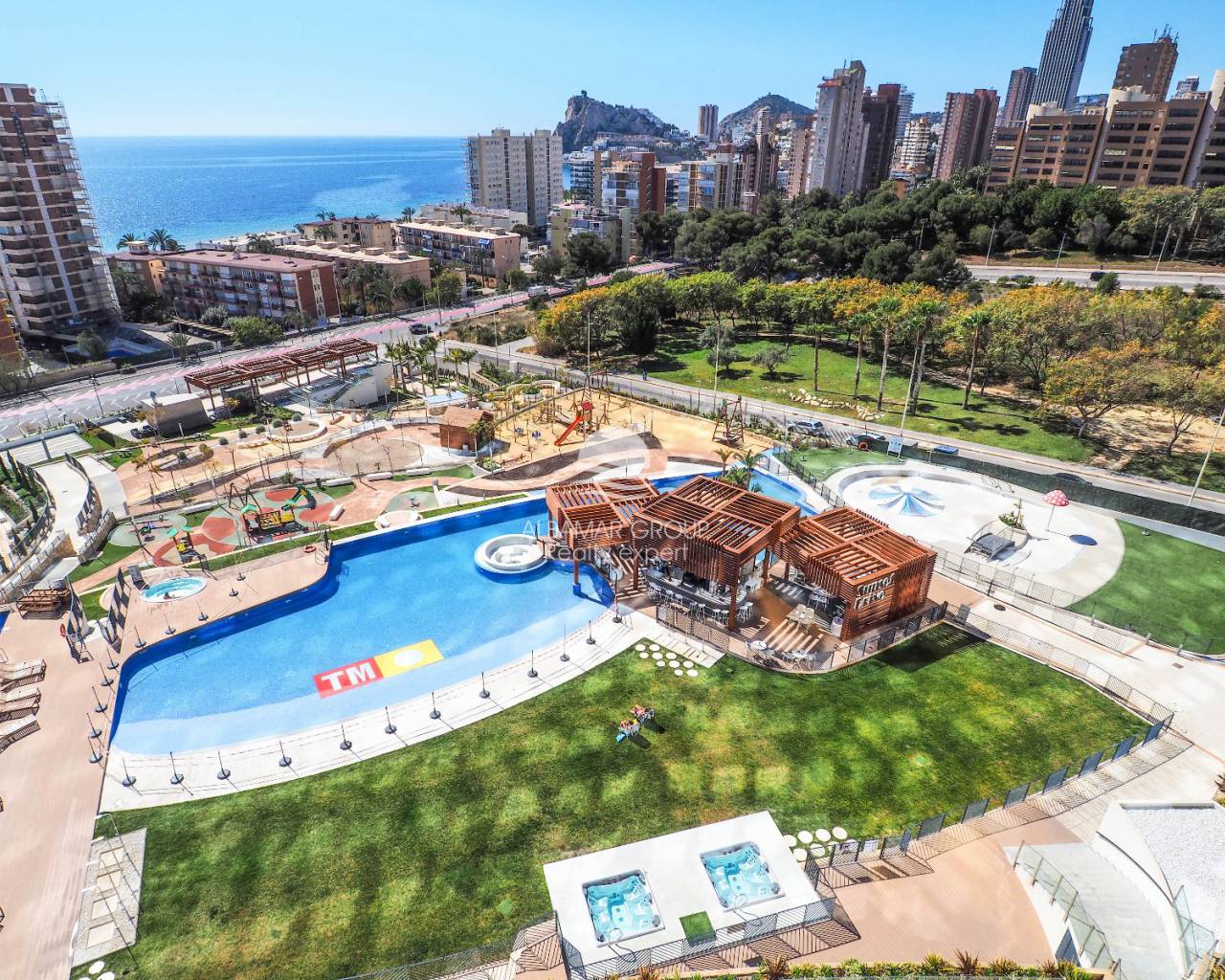 Apartamento de 2 dormitorios en alquiler en Benidorm, Alicante.