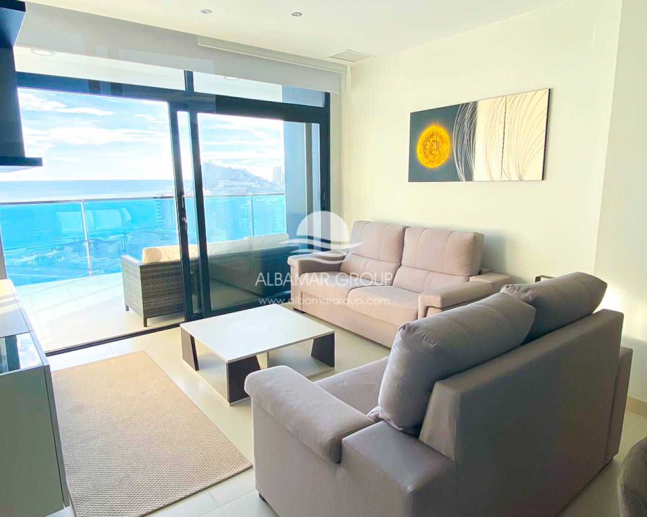 Apartamento de 2 dormitorios en alquiler en Benidorm, Alicante.