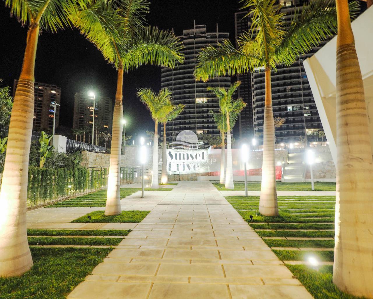 Apartamento de 2 dormitorios en alquiler en Benidorm, Alicante.