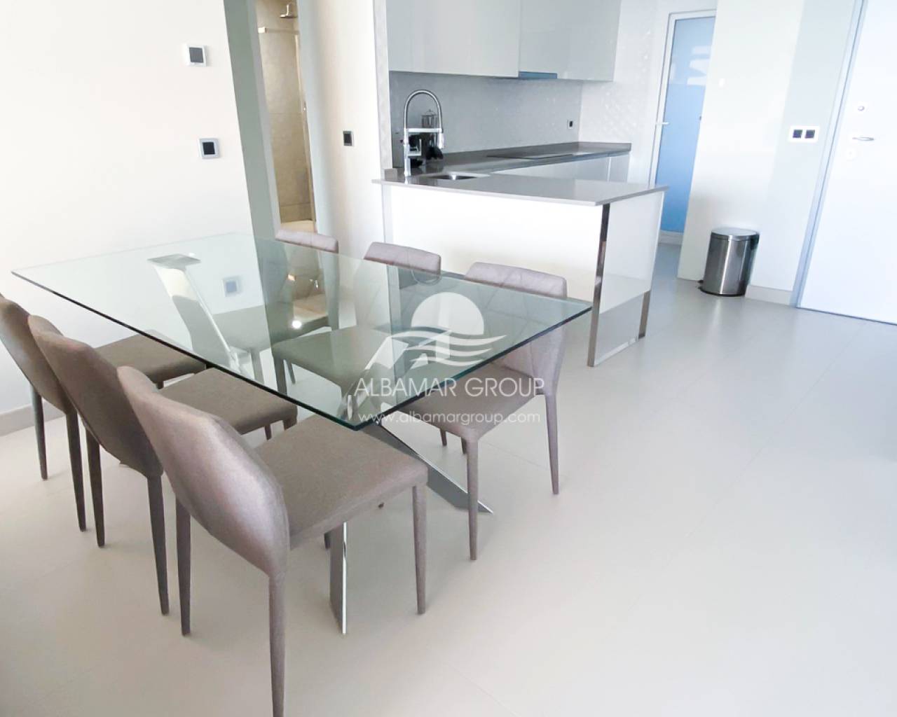 Apartamento de 2 dormitorios en alquiler en Benidorm, Alicante.