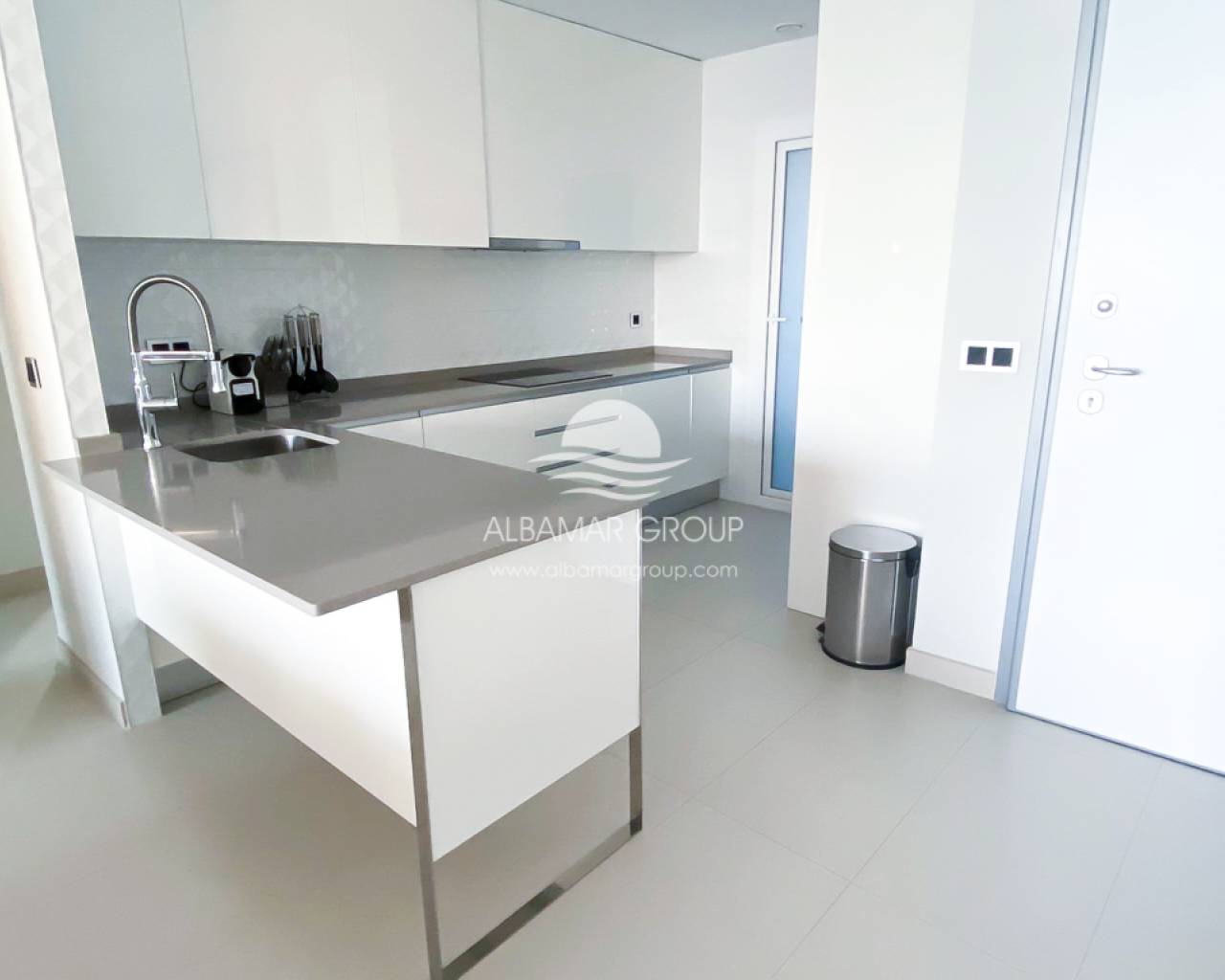 Apartamento de 2 dormitorios en alquiler en Benidorm, Alicante.