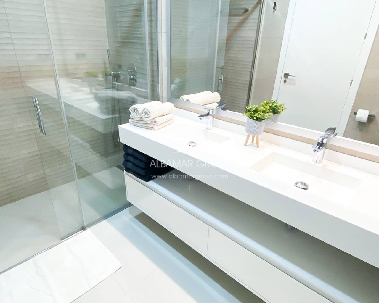 Apartamento de 2 dormitorios en alquiler en Benidorm, Alicante.
