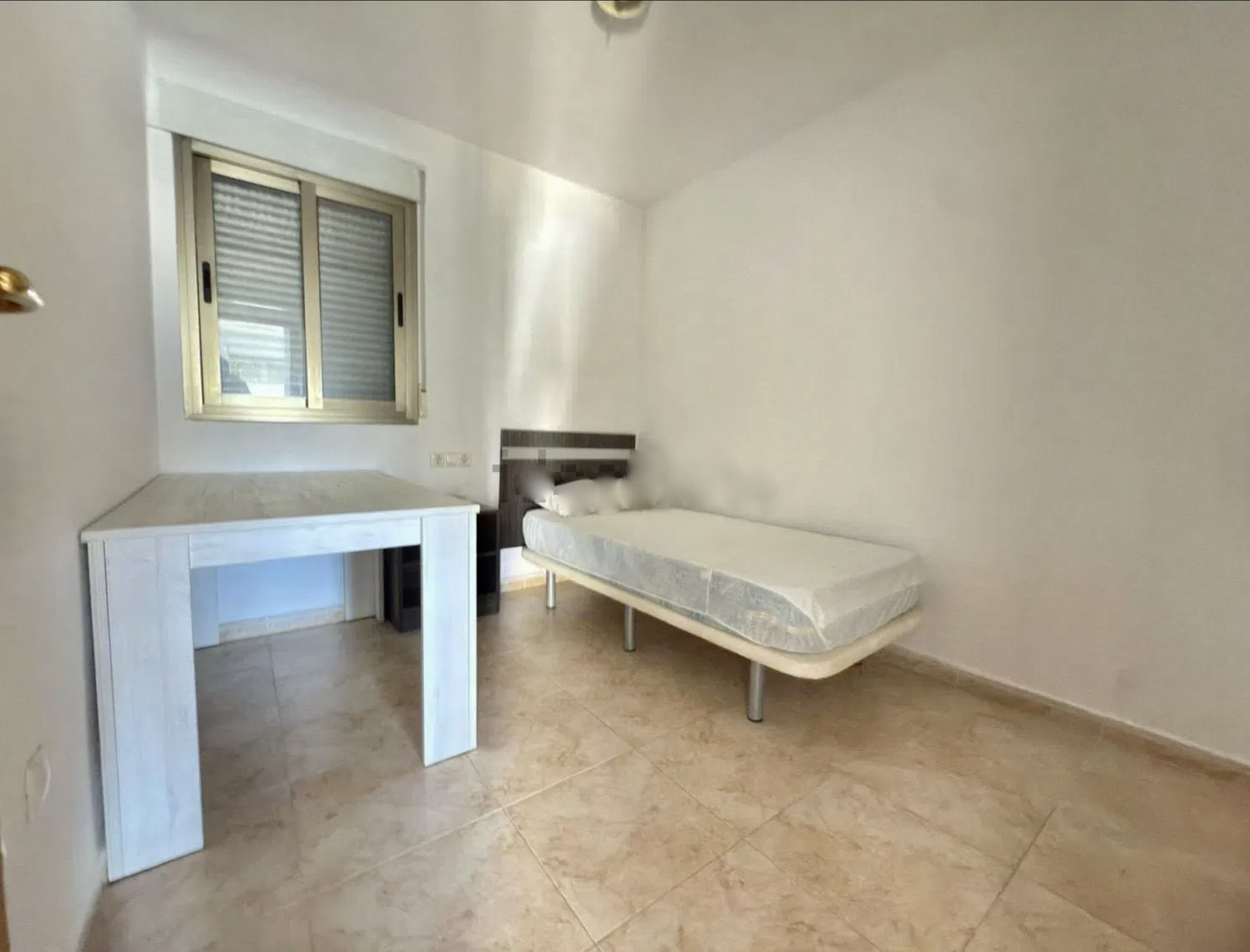 Apartment in Finestrat with 2 bedrooms and communal pool.