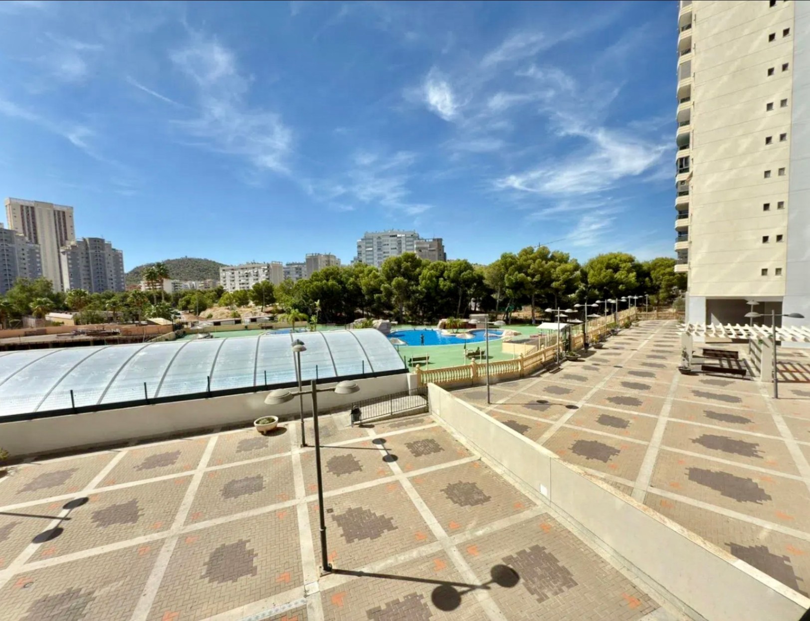 Apartment in Finestrat with 2 bedrooms and communal pool.