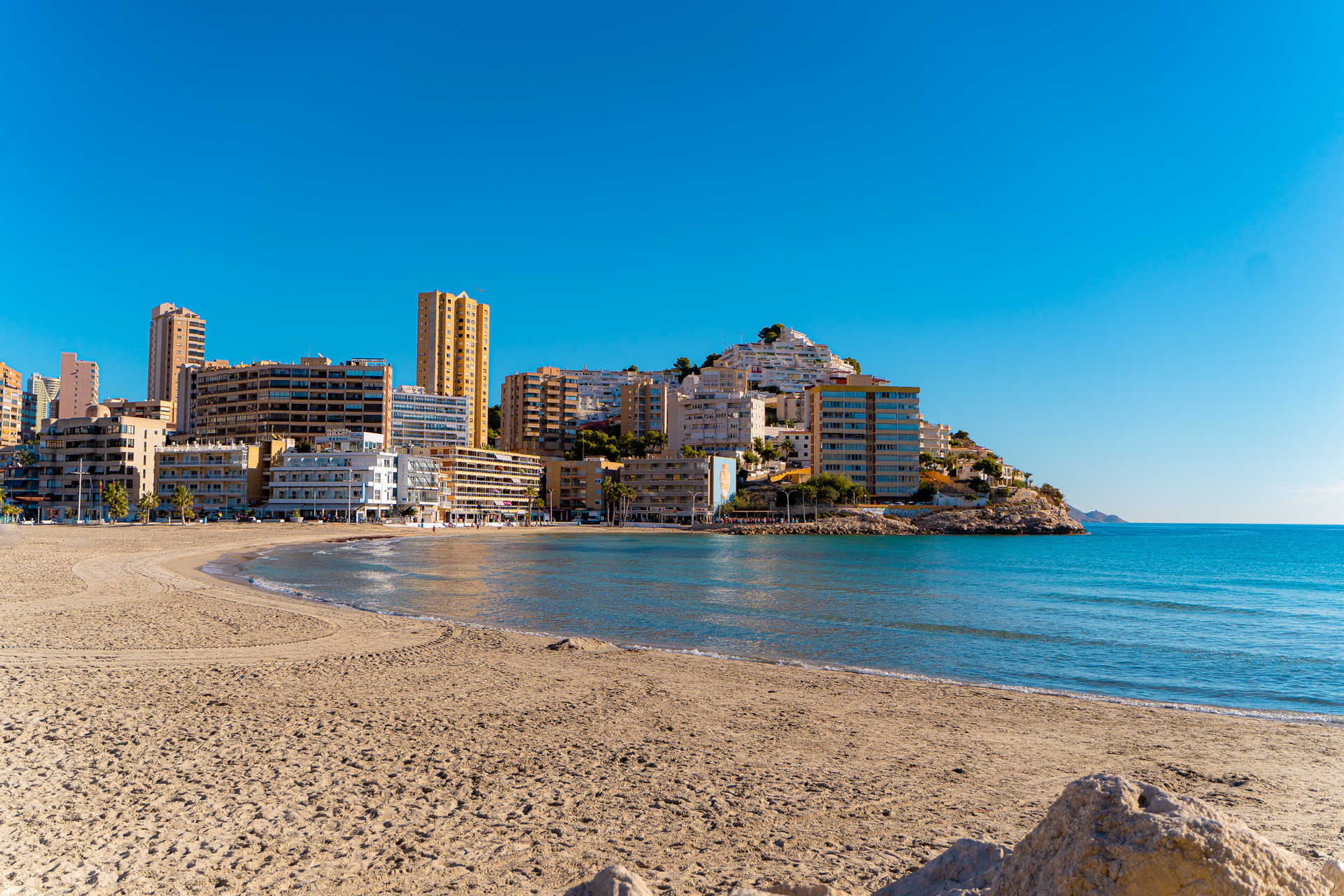 Apartment in Finestrat with 2 bedrooms and communal pool.