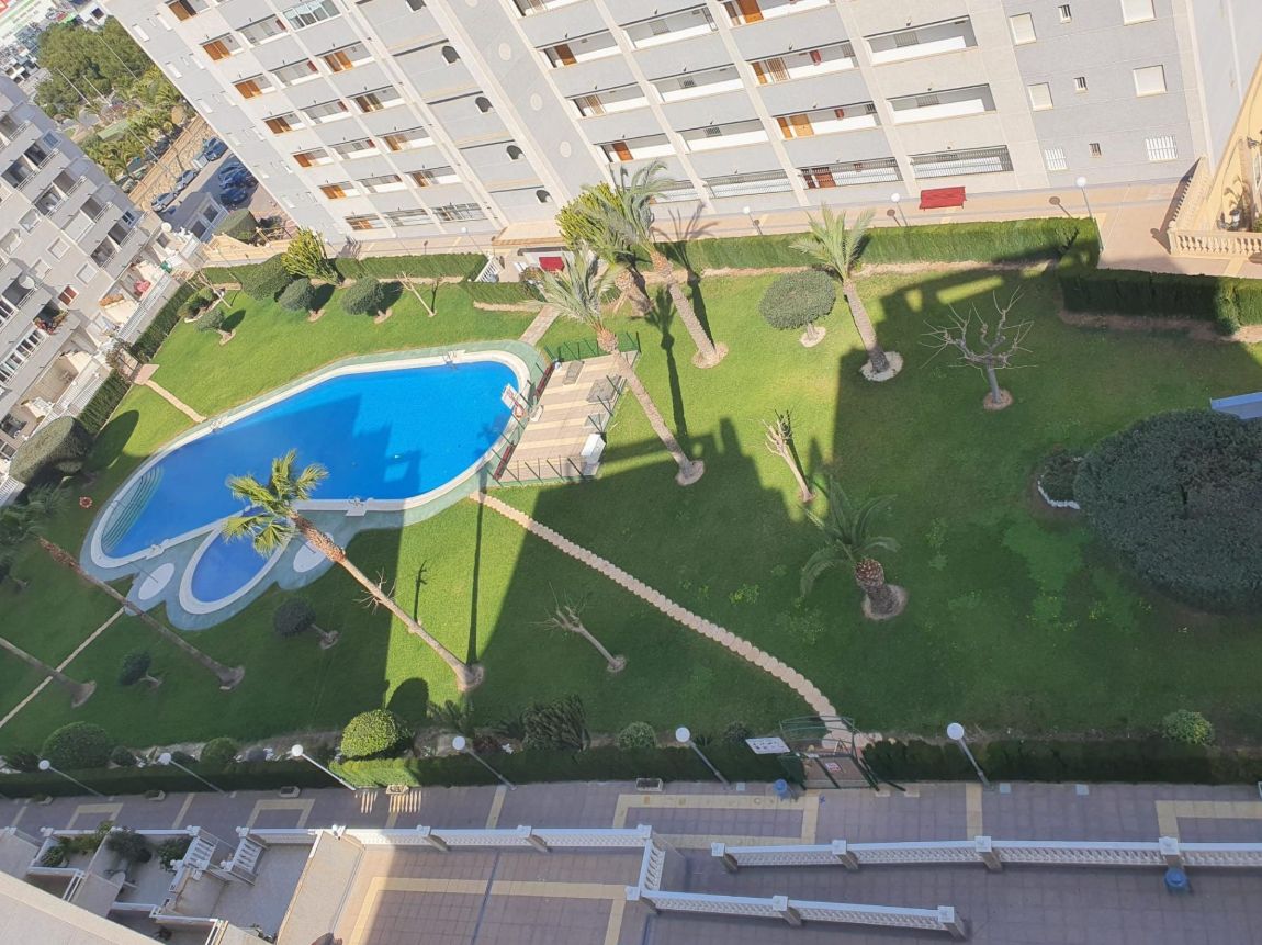 Apartamento en Villajoyosa con 2 habitaciones y piscina comunitaria