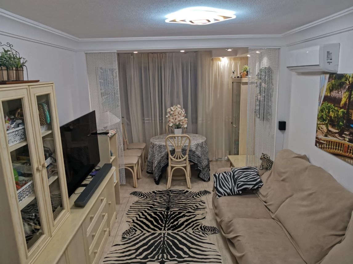 Apartamento en Villajoyosa con 2 habitaciones y piscina comunitaria