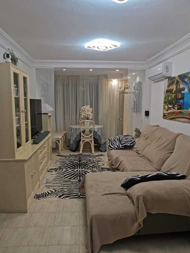 Apartamento en Villajoyosa con 2 habitaciones y piscina comunitaria