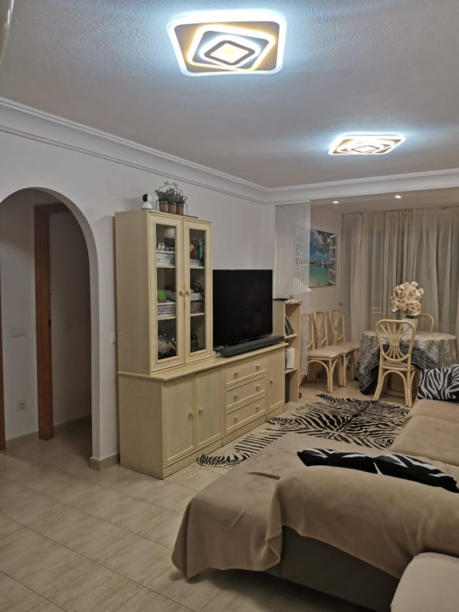 Apartamento en Villajoyosa con 2 habitaciones y piscina comunitaria