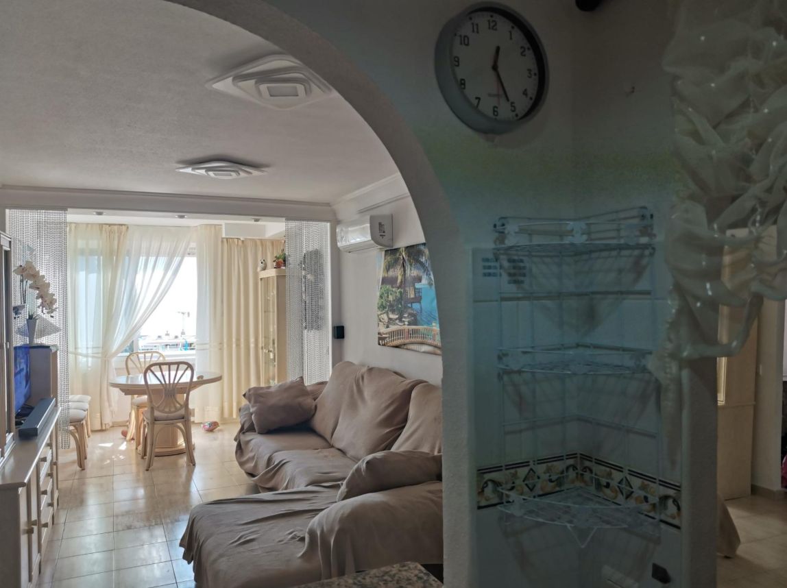Apartamento en Villajoyosa con 2 habitaciones y piscina comunitaria