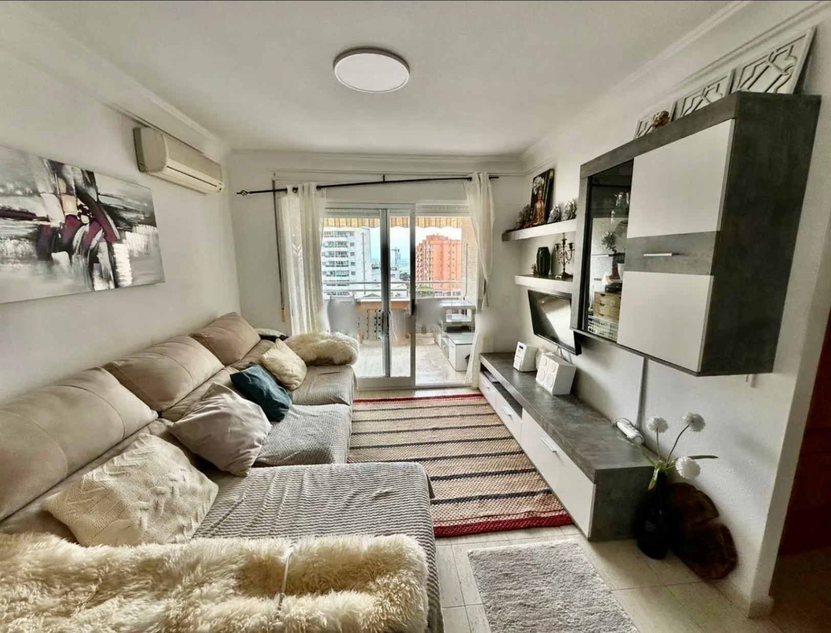 Apartamento en Villajoyosa con 2 habitaciones y piscina comunitaria