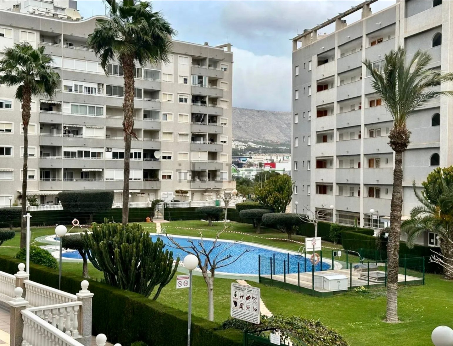 Apartamento en Villajoyosa con 2 habitaciones y piscina comunitaria