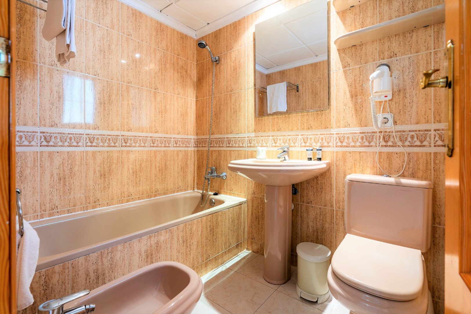 EXCLUSIVOS BUNGALOWS CON VISTAS AL MAR EN CALPE – RENTABILIDAD Y CONFORT GARANTIZADOS