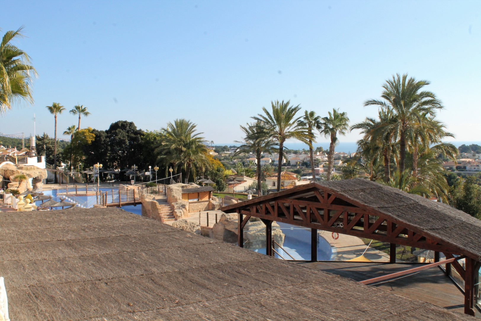 EXCLUSIVOS BUNGALOWS CON VISTAS AL MAR EN CALPE – RENTABILIDAD Y CONFORT GARANTIZADOS