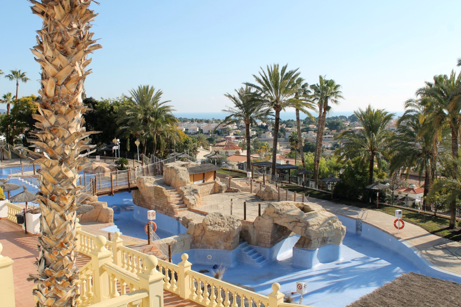 EXCLUSIVOS BUNGALOWS CON VISTAS AL MAR EN CALPE – RENTABILIDAD Y CONFORT GARANTIZADOS