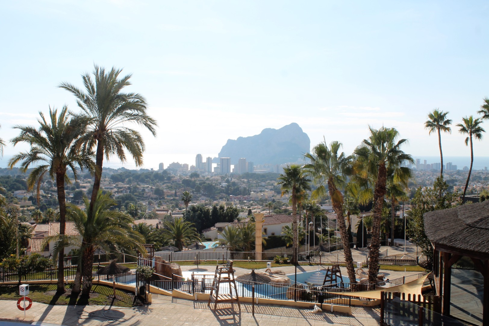 EXCLUSIVOS BUNGALOWS CON VISTAS AL MAR EN CALPE – RENTABILIDAD Y CONFORT GARANTIZADOS