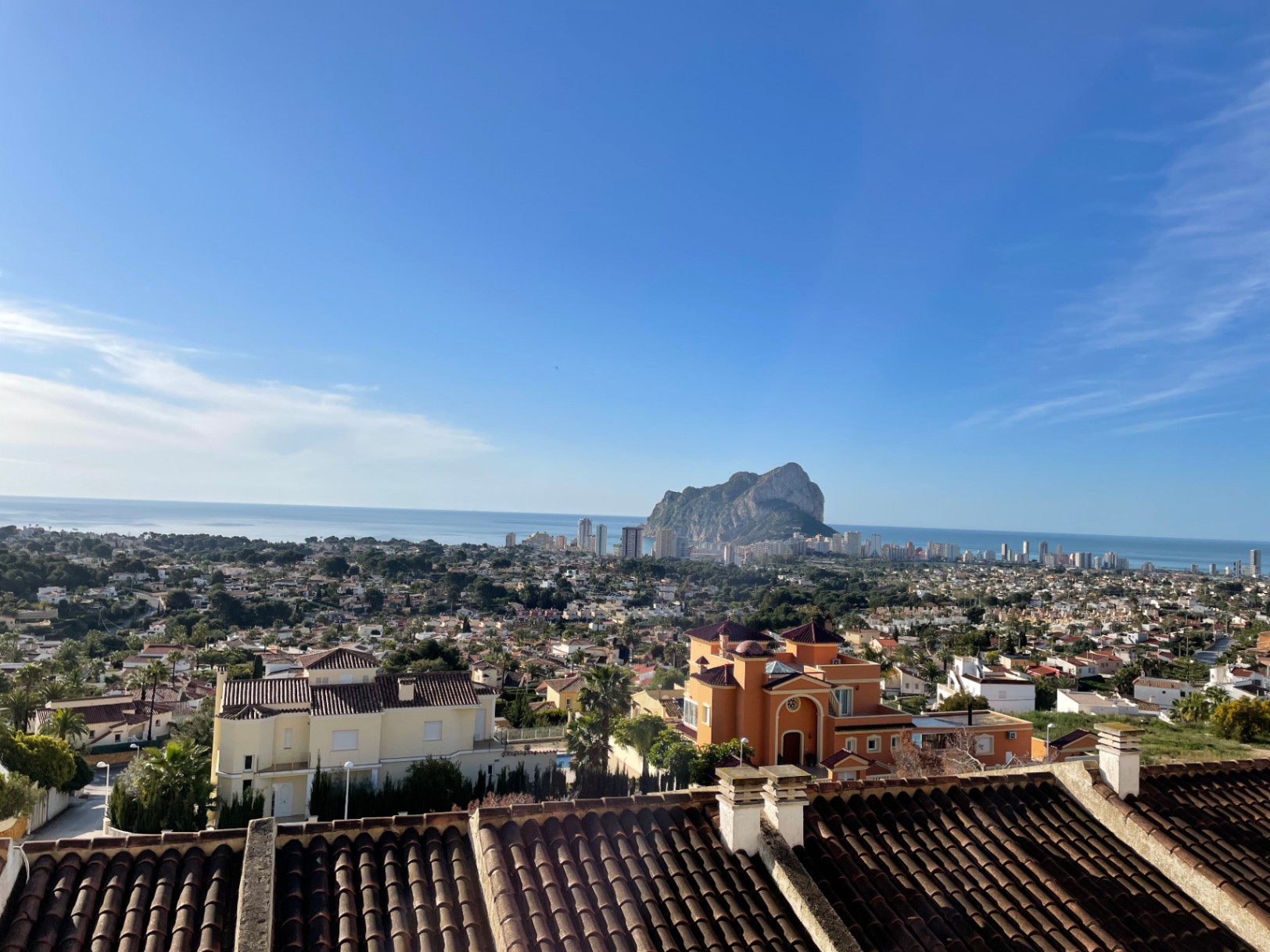 EXCLUSIVOS BUNGALOWS CON VISTAS AL MAR EN CALPE – RENTABILIDAD Y CONFORT GARANTIZADOS