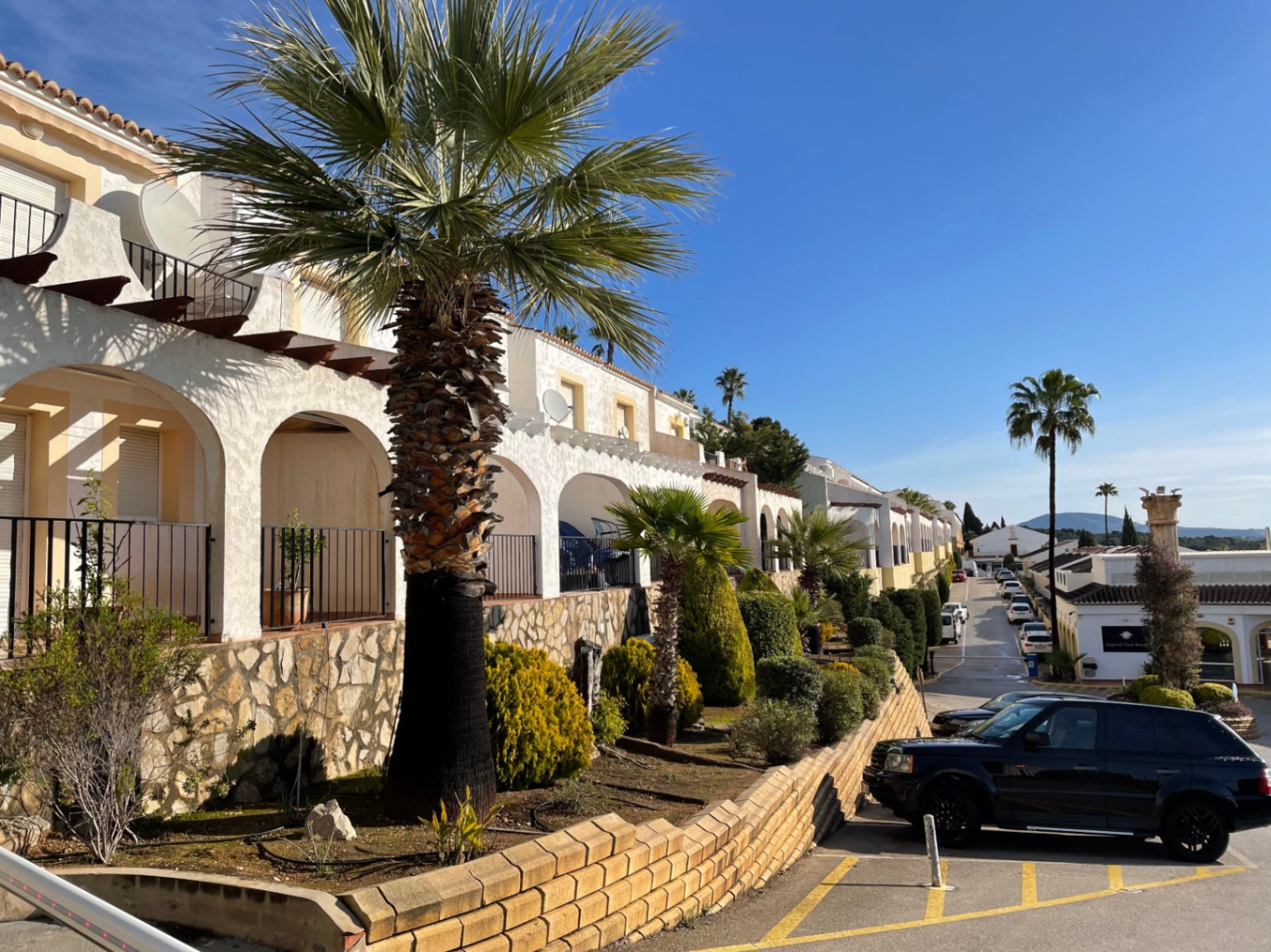 EXCLUSIVOS BUNGALOWS CON VISTAS AL MAR EN CALPE – RENTABILIDAD Y CONFORT GARANTIZADOS