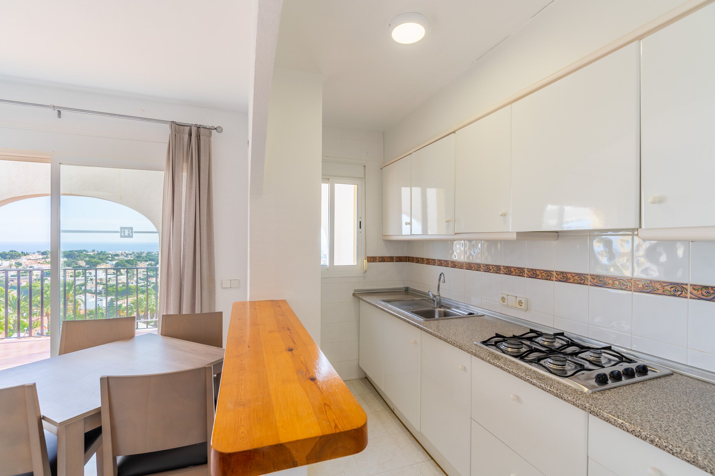 EXCLUSIVOS BUNGALOWS CON VISTAS AL MAR EN CALPE – RENTABILIDAD Y CONFORT GARANTIZADOS