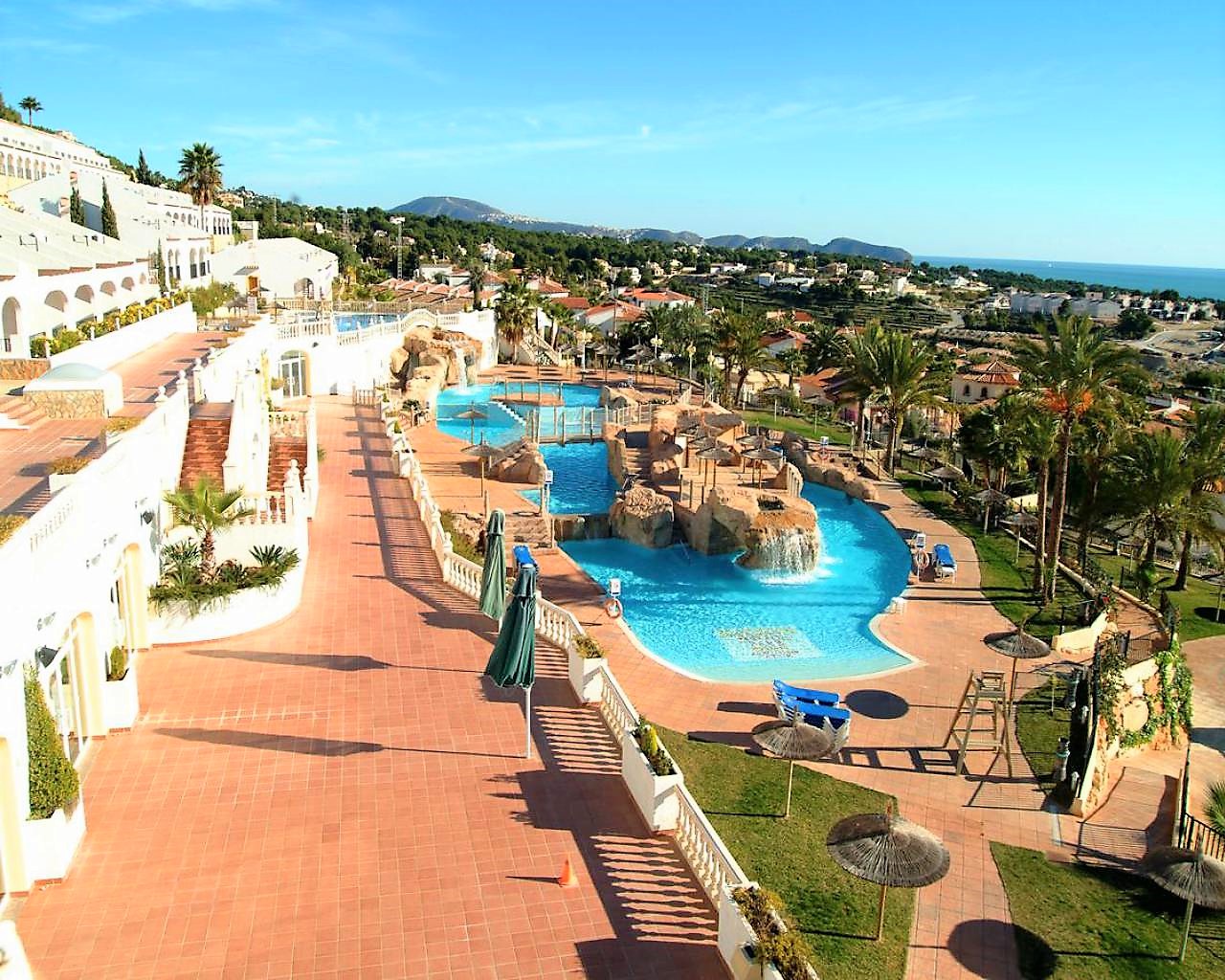 EXCLUSIVOS BUNGALOWS CON VISTAS AL MAR EN CALPE – RENTABILIDAD Y CONFORT GARANTIZADOS