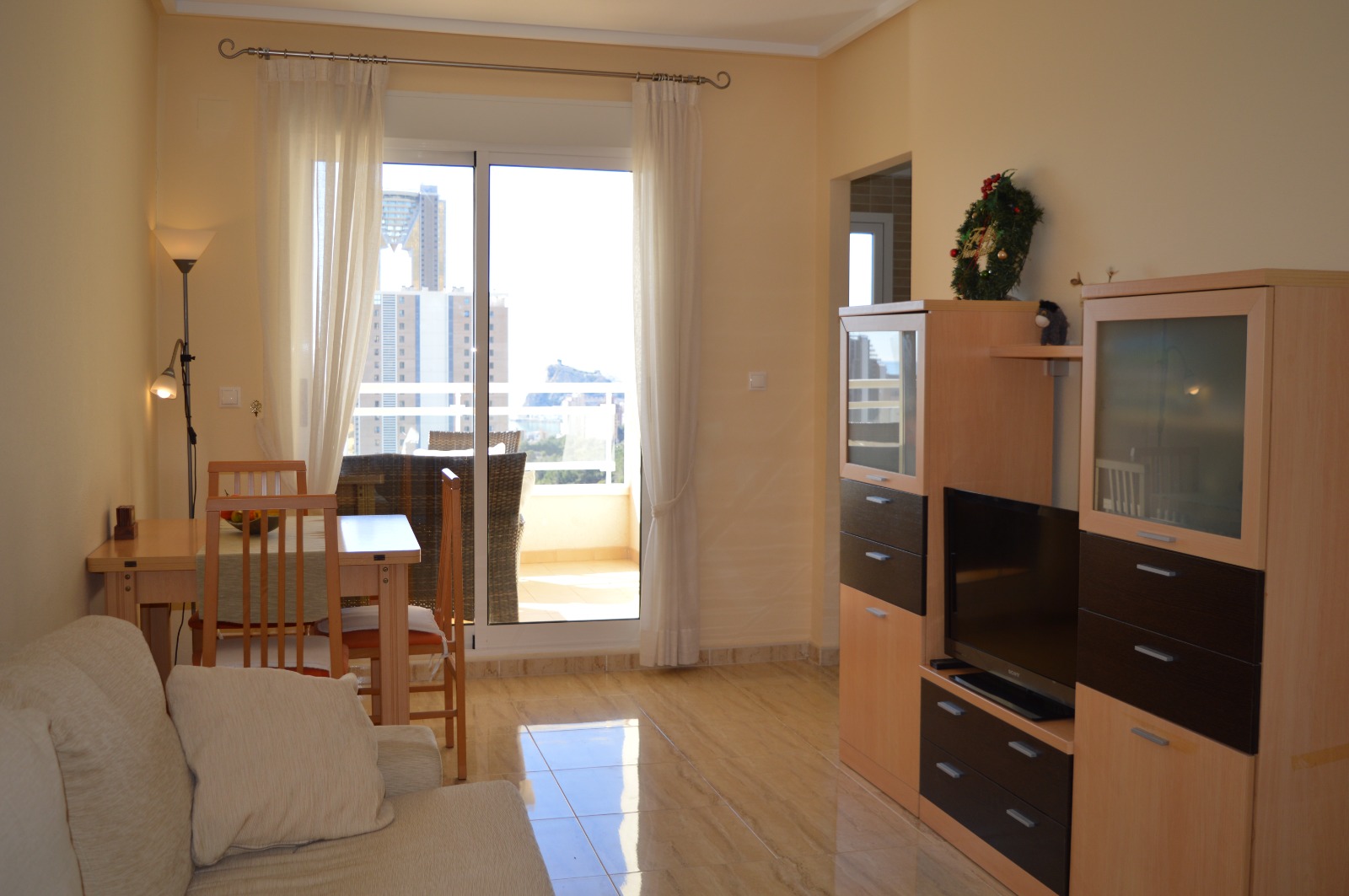 Piso en venta en Benidorm: 2 habitaciones y piscina comunitaria