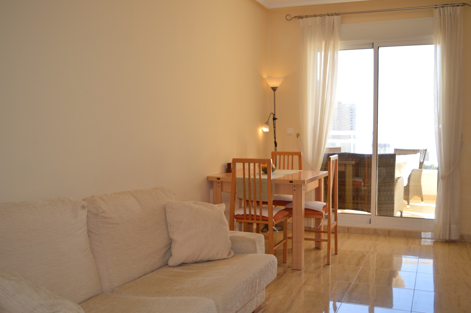Piso en venta en Benidorm: 2 habitaciones y piscina comunitaria