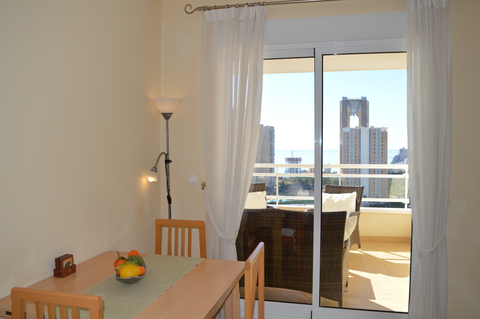 Piso en venta en Benidorm: 2 habitaciones y piscina comunitaria