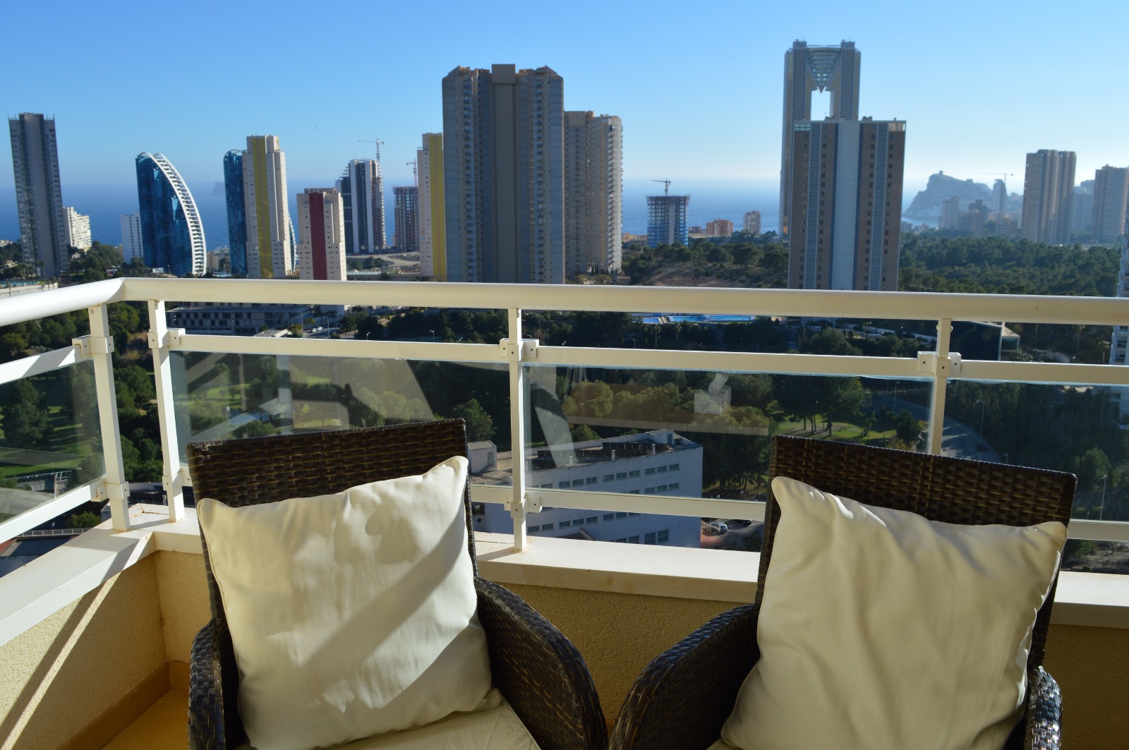 Piso en venta en Benidorm: 2 habitaciones y piscina comunitaria