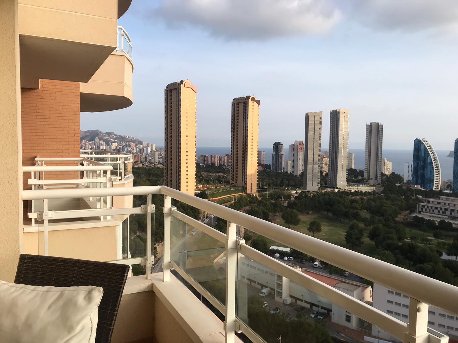 Piso en venta en Benidorm: 2 habitaciones y piscina comunitaria