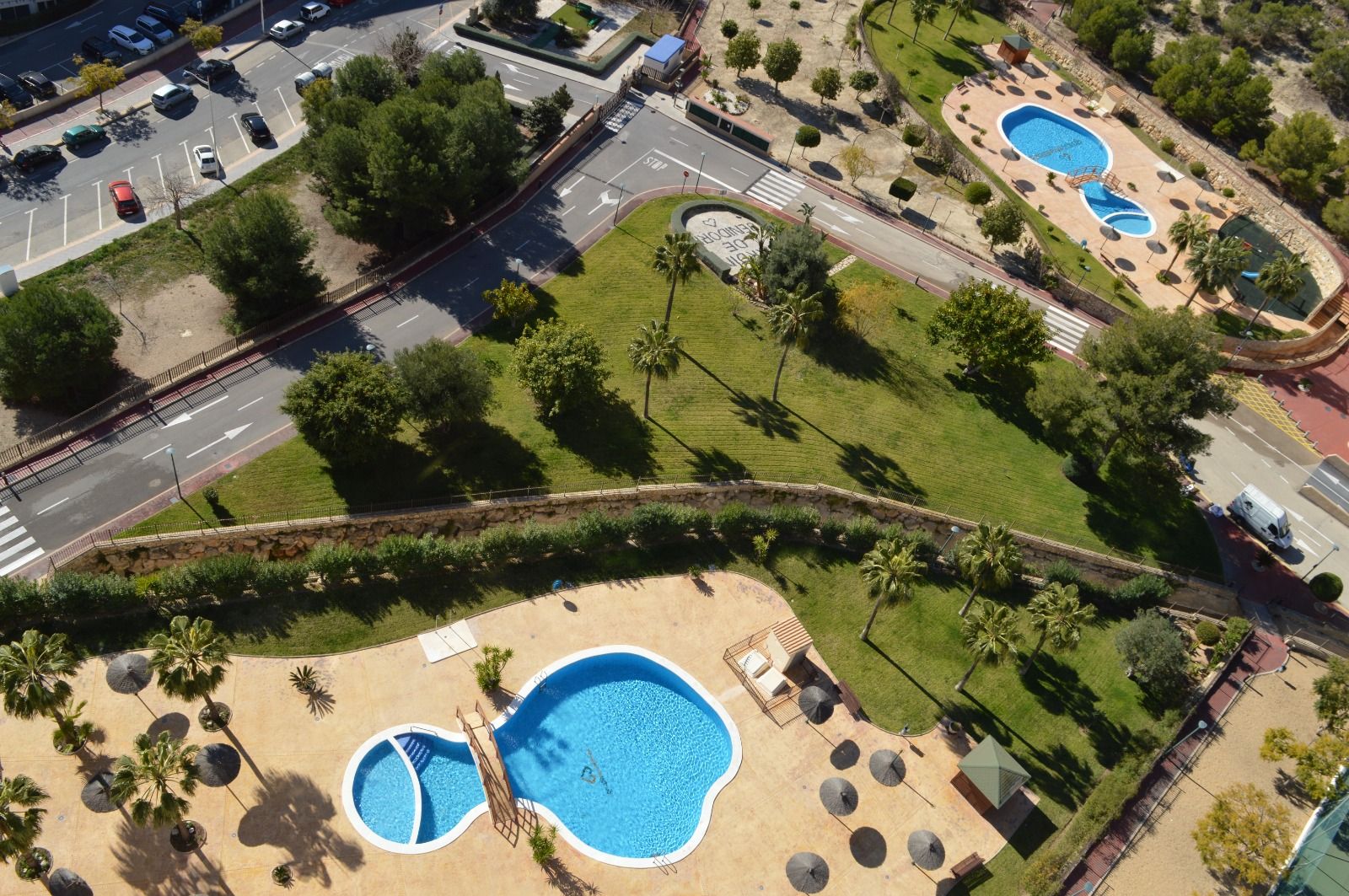 Piso en venta en Benidorm: 2 habitaciones y piscina comunitaria