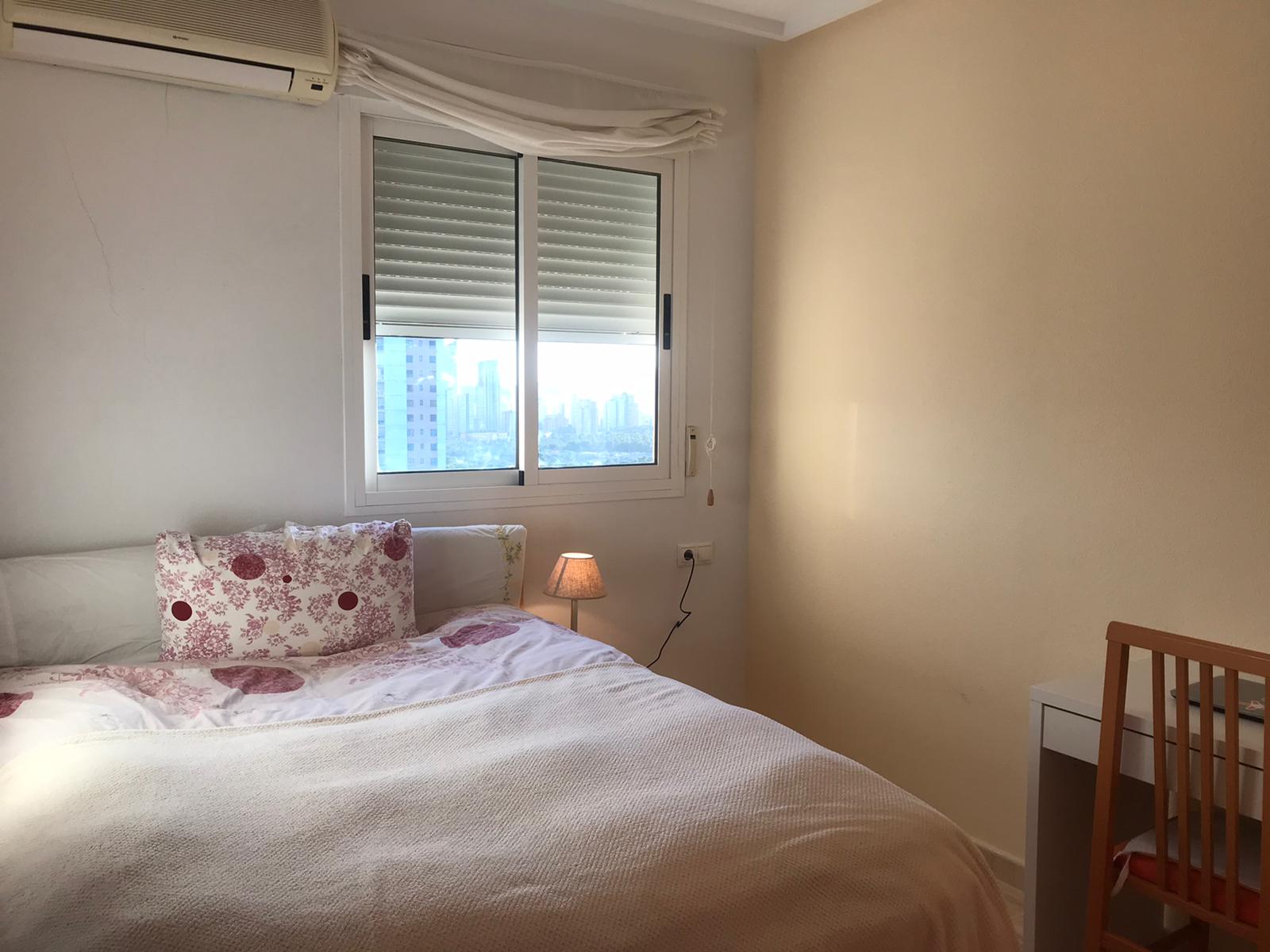 Piso en venta en Benidorm: 2 habitaciones y piscina comunitaria