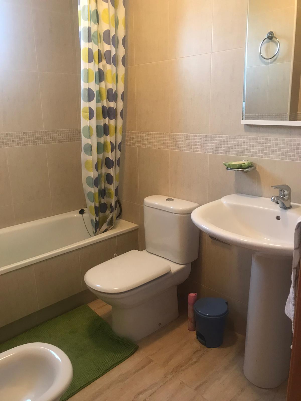 Piso en venta en Benidorm: 2 habitaciones y piscina comunitaria