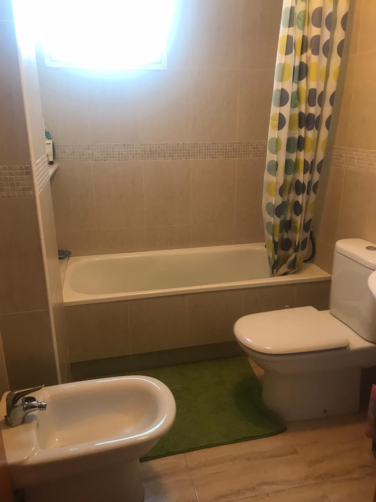 Piso en venta en Benidorm: 2 habitaciones y piscina comunitaria