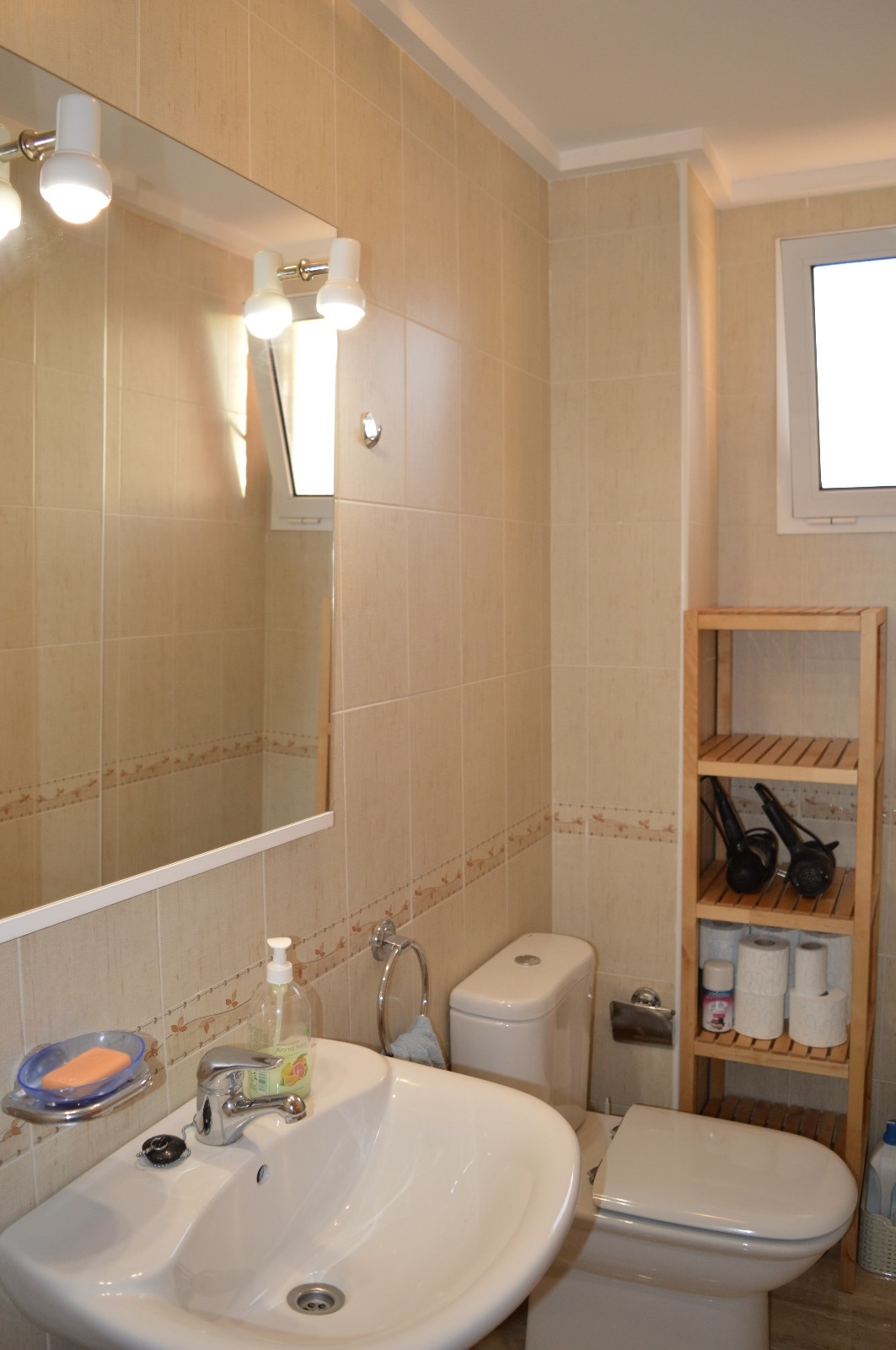 Piso en venta en Benidorm: 2 habitaciones y piscina comunitaria