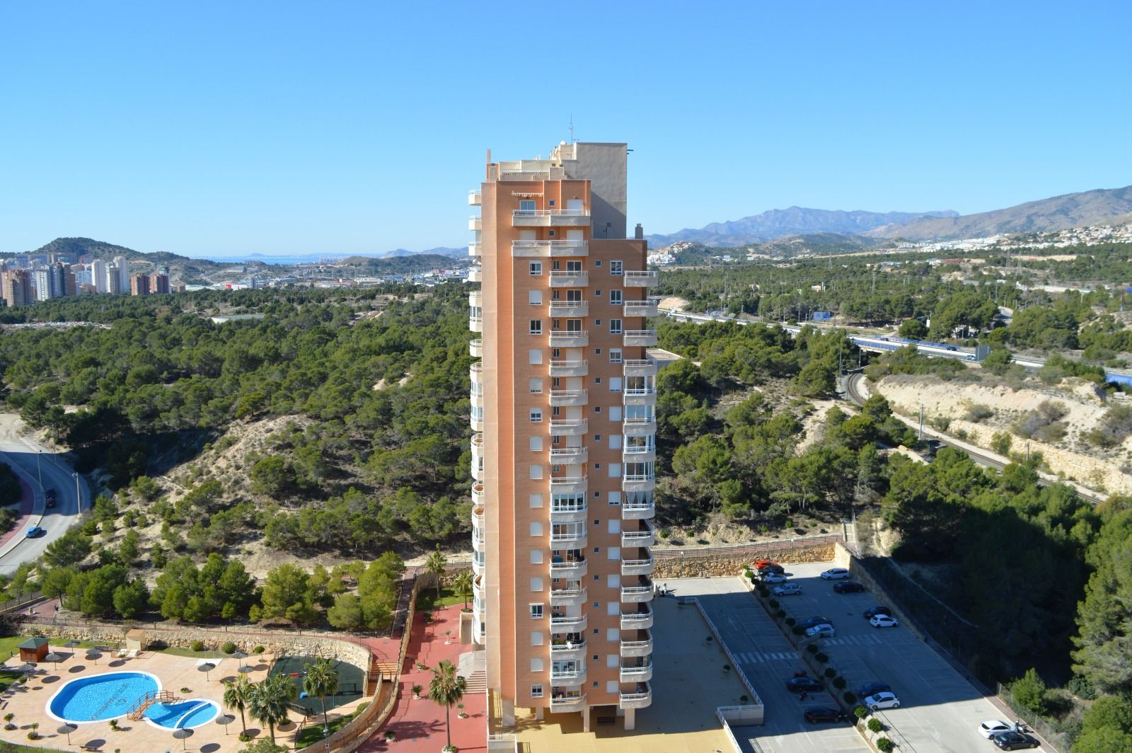 Piso en venta en Benidorm: 2 habitaciones y piscina comunitaria
